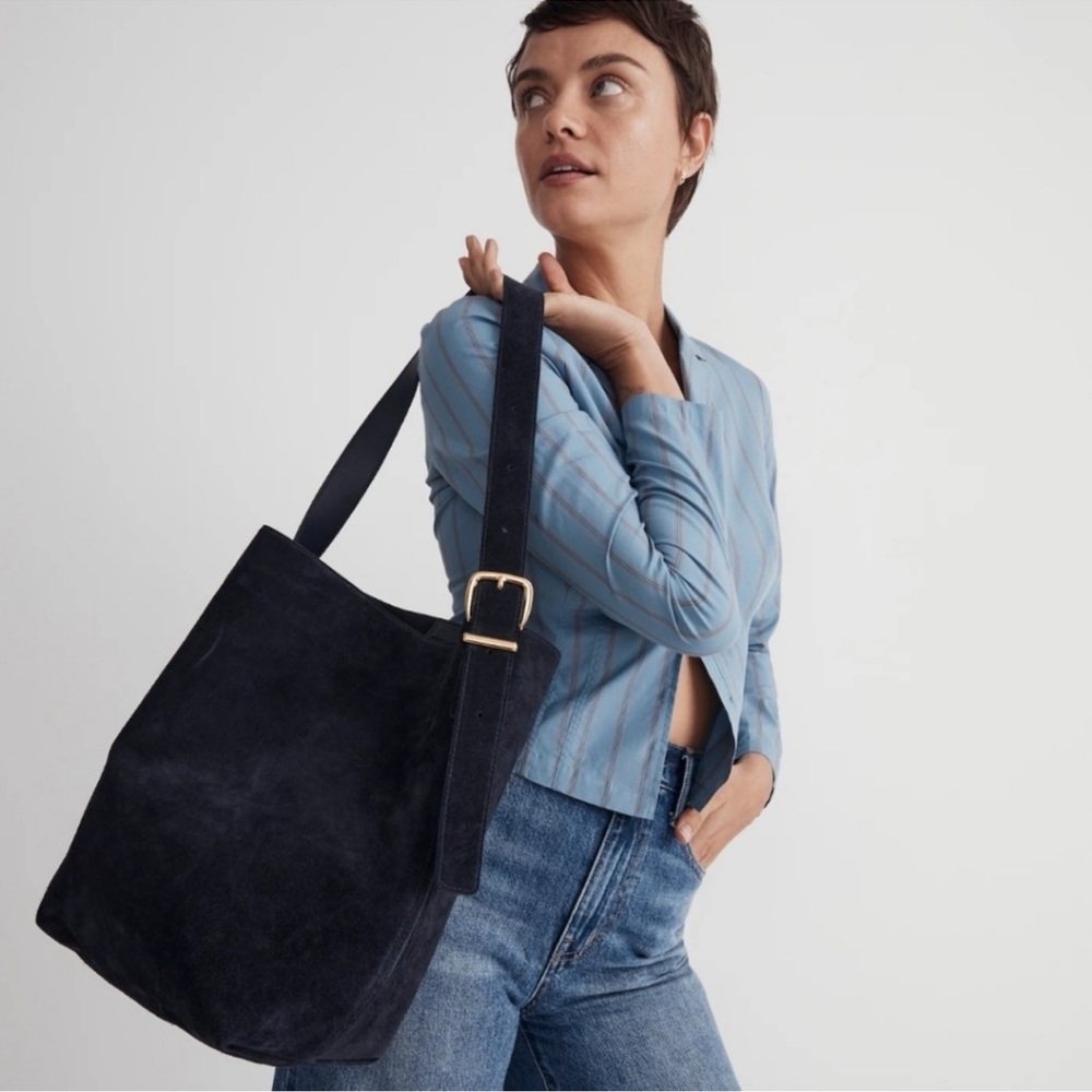 Madewell “The Essential” navy suede bucket bag deep indigo blue, gold buckle NEW